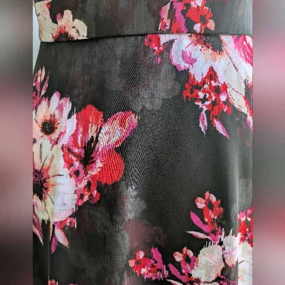 EUC....White House Black Market Floral Chiffon Ruffle Fit & Flare Dress Size 2 - Picture 4 of 12